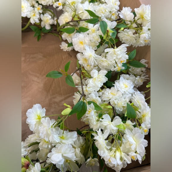 Cherry Blossom Wreath 30” White New - Picture 5 of 8